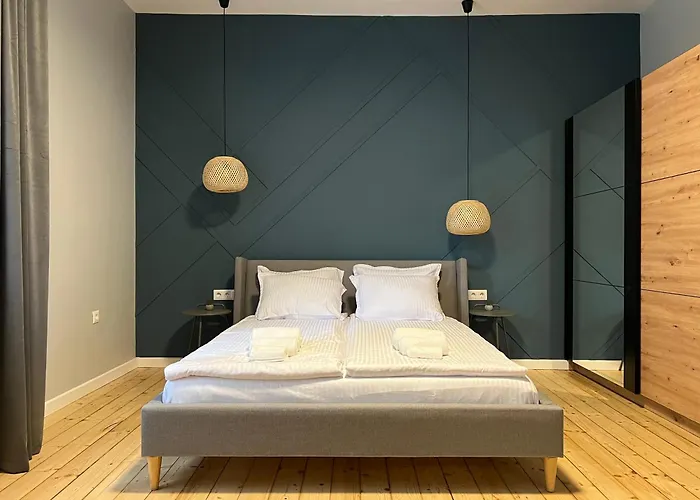 Vibes - Friends & Family Sofia