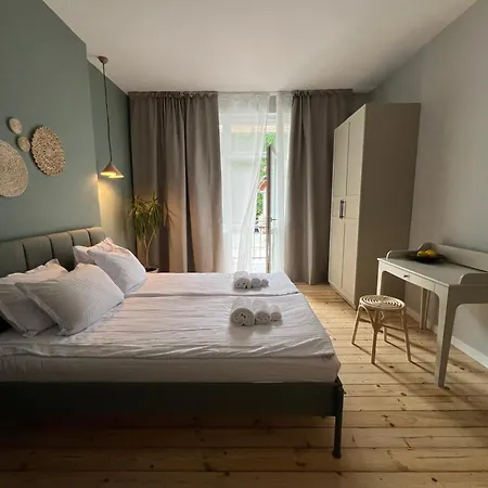 Vibes - Friends & Family *