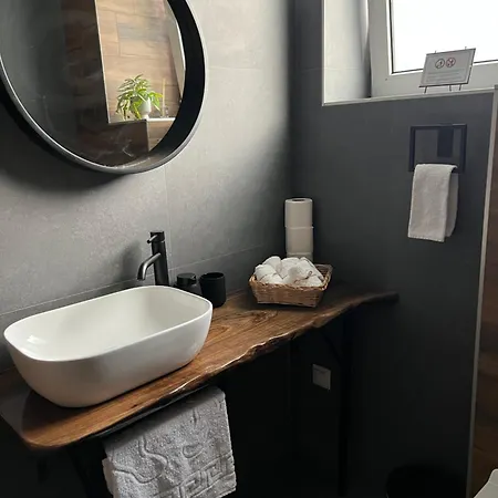 Vibes - Friends & Family Apartmán