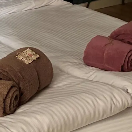 Vibes - Friends & Family דירה