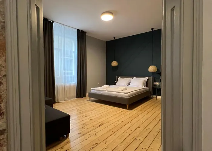 Апартамент Vibes - Friends & Family София