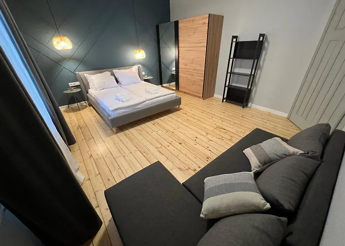 Apartment Vibes - Friends & Family