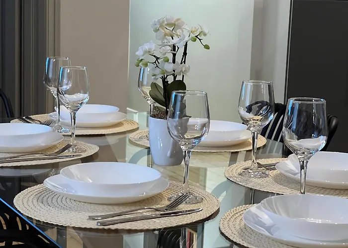 Vibes - Friends & Family Apartment *