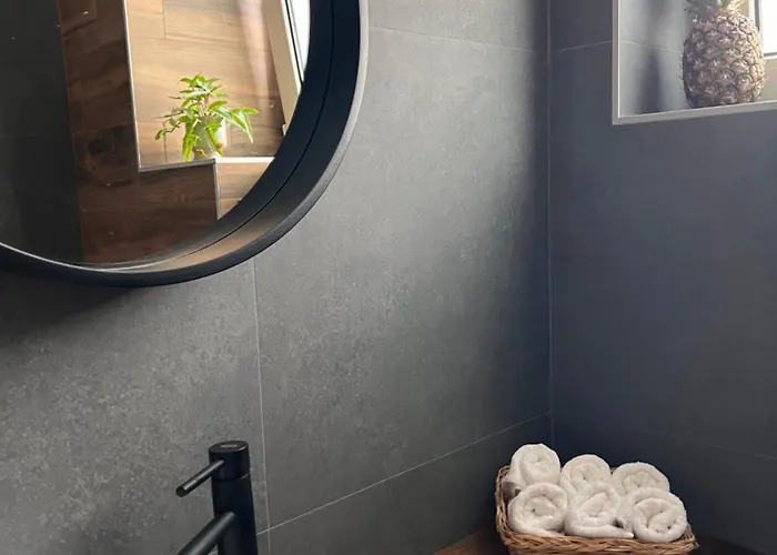 Apartment Vibes - Friends & Family *