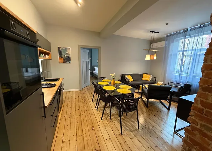 Vibes - Friends & Family Apartment *