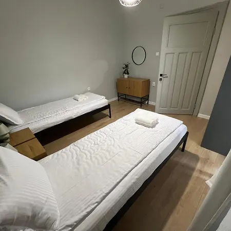 Vibes - Friends & Family Apartamento