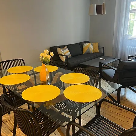 Vibes - Friends & Family * Sófia